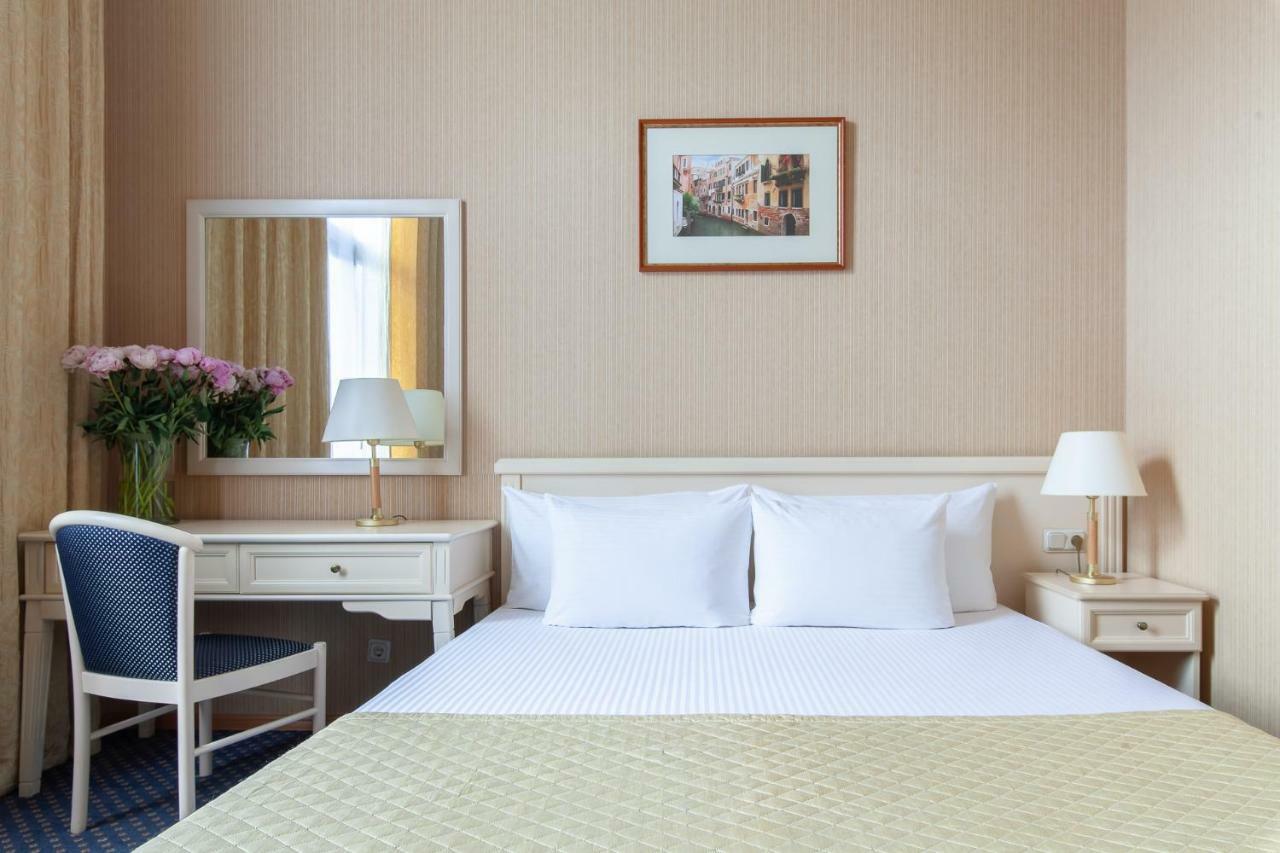 Aston Hotel Sankt Petersborg Eksteriør billede